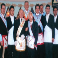Quatro gerações da família gonçalves em um templo maçônico